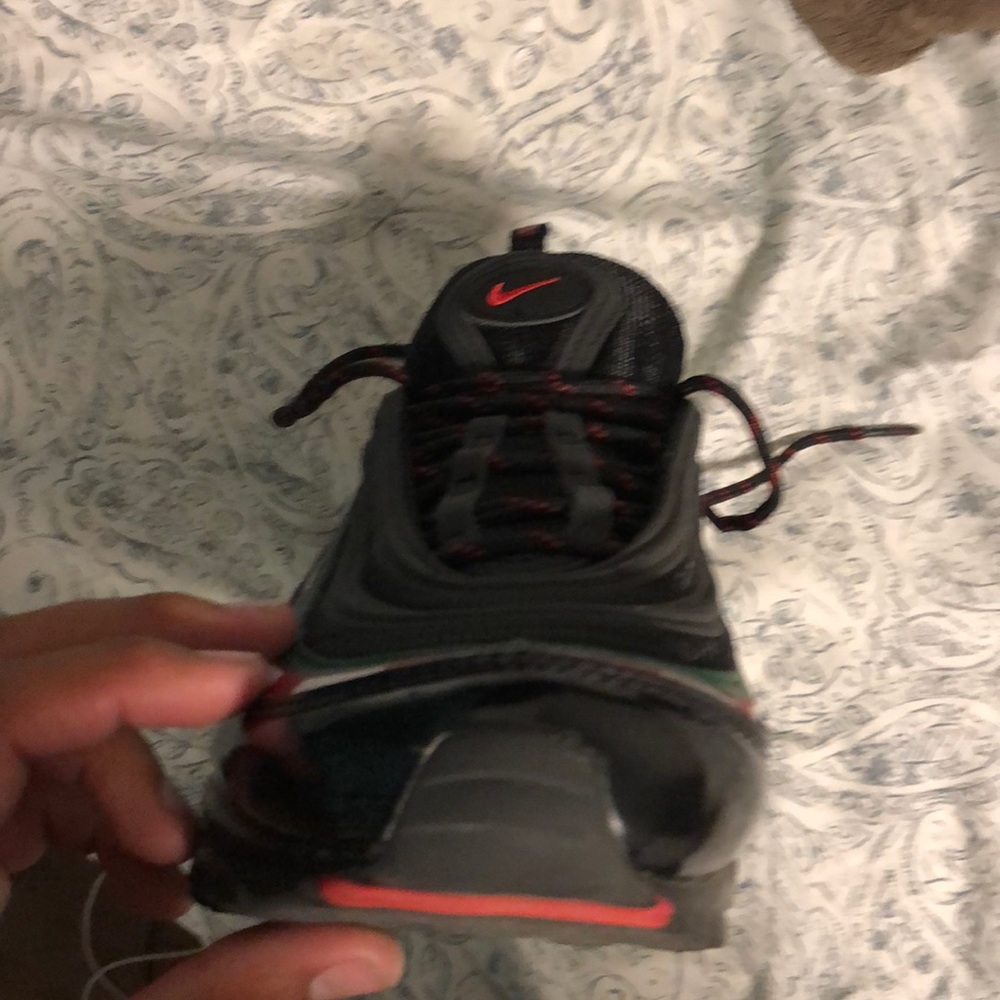 I am seeking these Undefeated Nike shoes - Picture 3 of 3